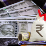 స్టాక్ మార్కెట్ లాభాలలో హెచ్చుతగ్గులు.. రూపాయి భారీ పతనం..