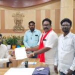 స్మార్ట్ మీటర్లు పేరుతో 4,500 కుటుంబాలను రోడ్డున పడేస్తున్నారు.. భీమవరంలో