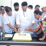 రఘురామ, సమక్షంలో.. చంద్రబాబు పుట్టినరోజు వేడుకలు