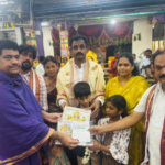 శ్రీ మావుళ్లమ్మ వారి స్వర్ణవస్త్రం నిధికి 8 గ్రా. బంగారం.. టౌన్ C I..