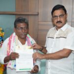 7 లక్షల సీఎం రిలీఫ్ ఫండ్ చెక్కులను అందజేసిన కేంద్ర మంత్రి శ్రీనివాస వర్మ