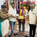 శ్రీమావుళ్లమ్మ వారి స్వర్ణ వస్త్ర నిధికి 16 గ్రా. బంగారం కానుక