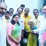 భీమవరంలో పింఛన్స్ పంపిణి చేసిన మంత్రి, గొట్టిపాటి..